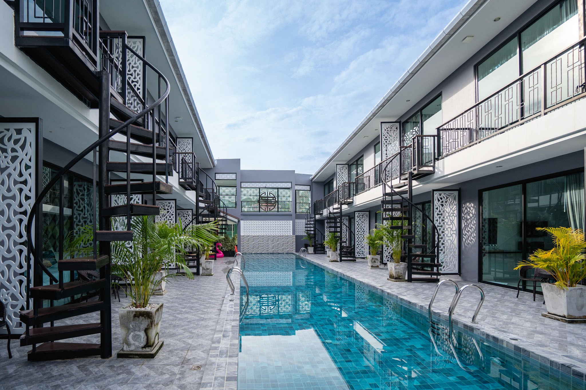 Chanakarn Pool Access Hotel