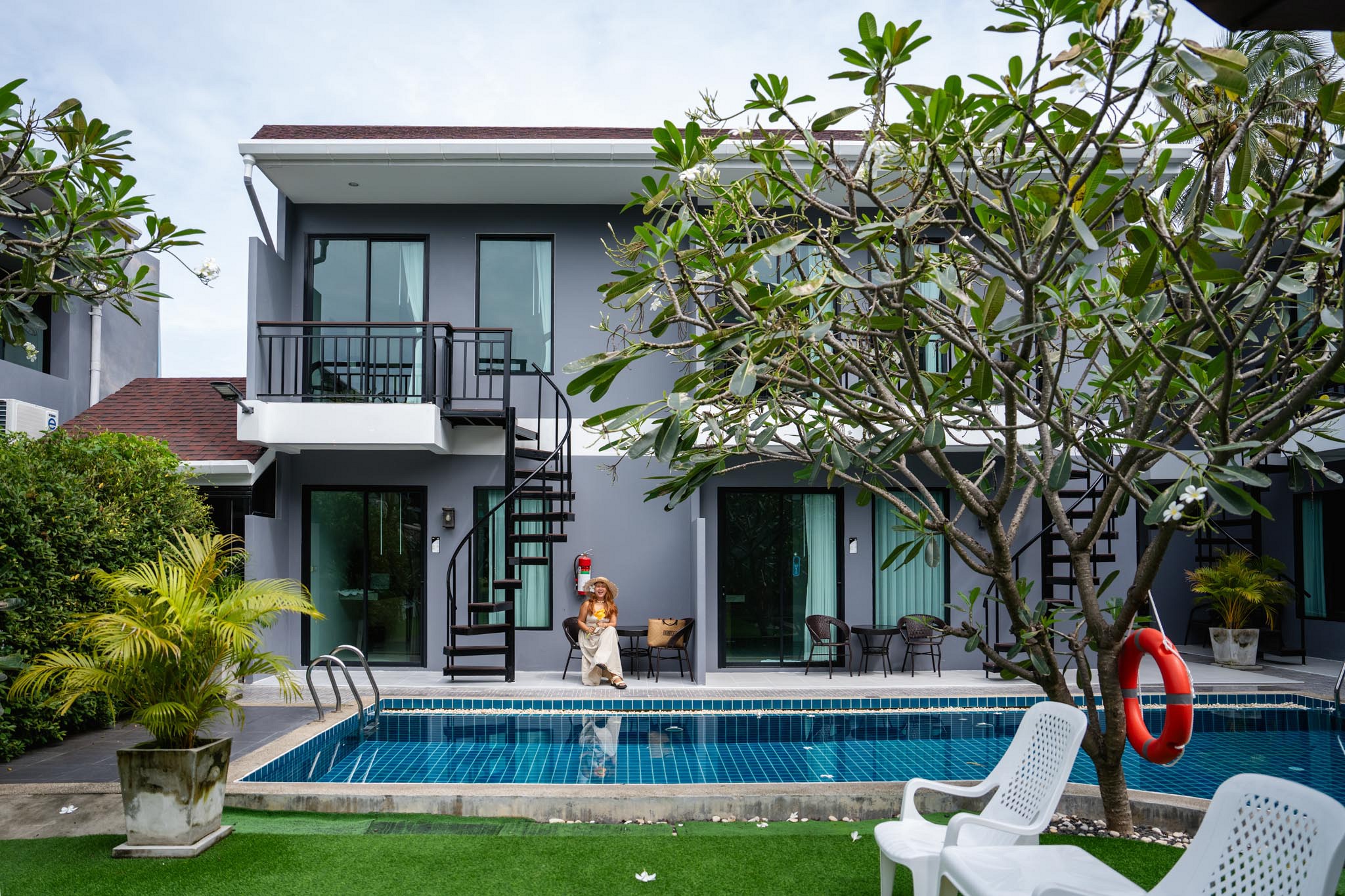 Deluxe Pool Access