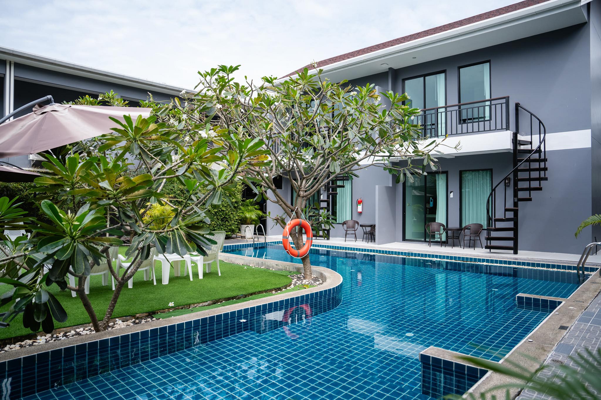 Chanakarn Pool Access Hotel