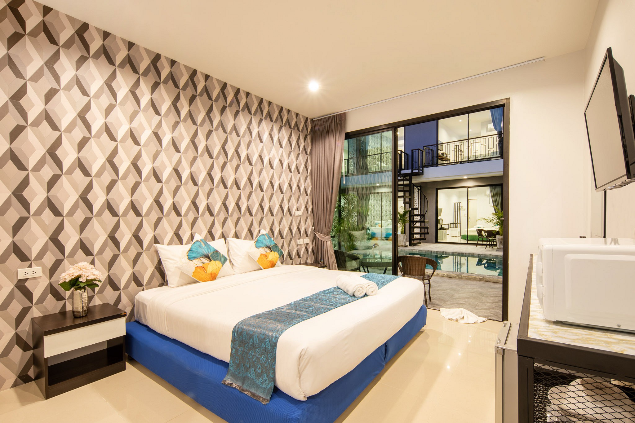 Chanakarn Pool Access Hotel