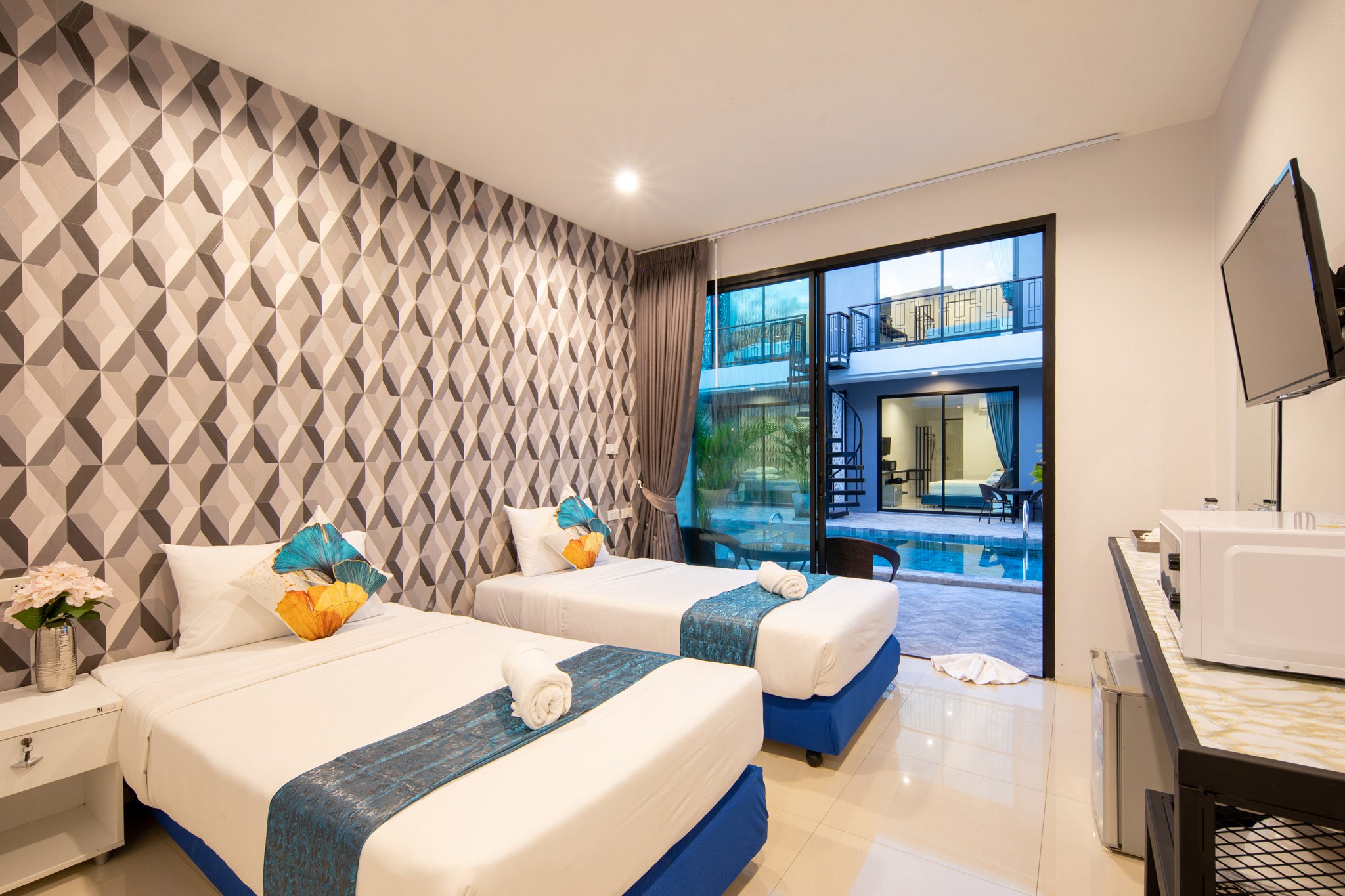 Chanakarn Pool Access Hotel