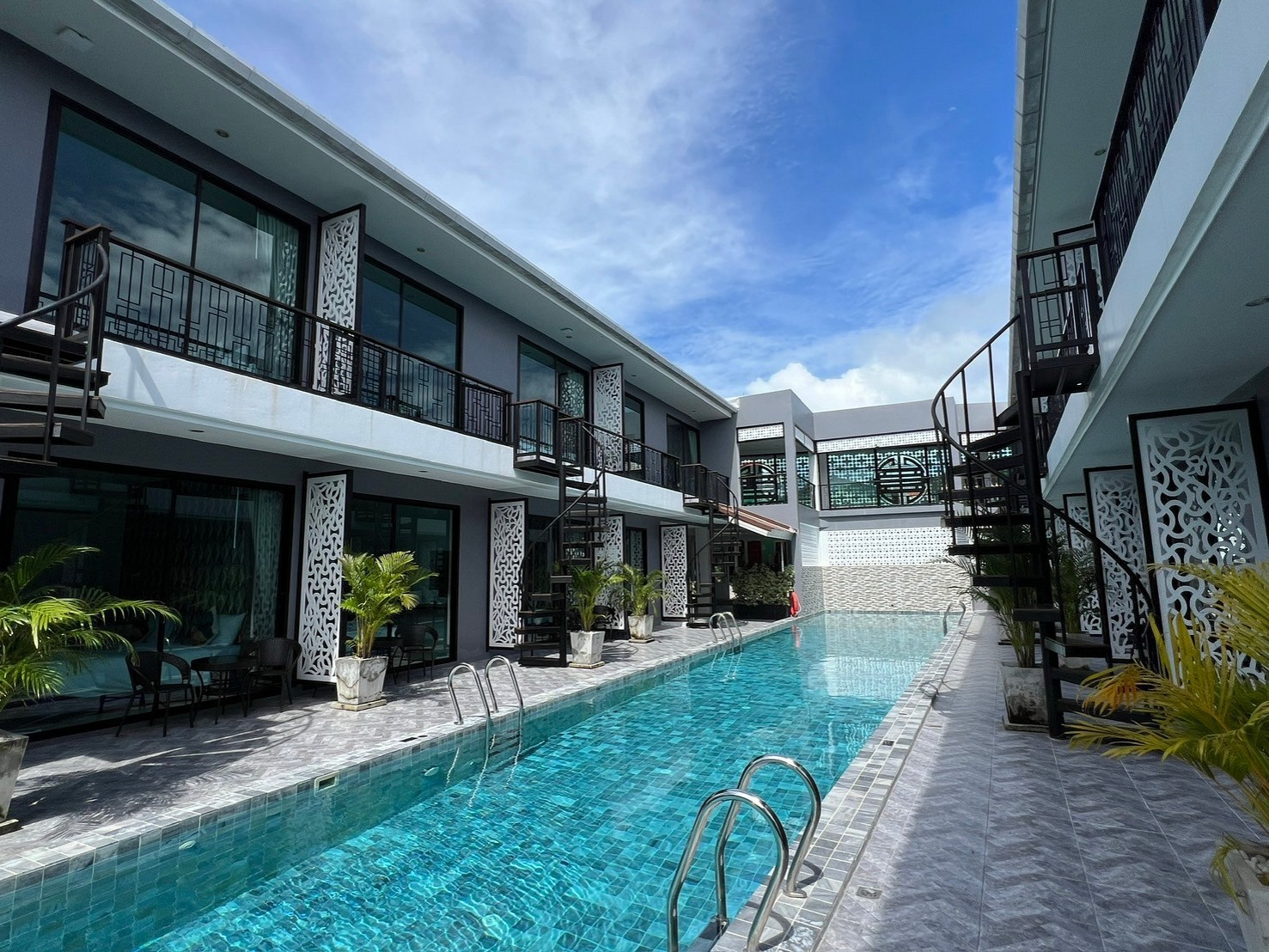 Chanakarn Pool Access Hotel