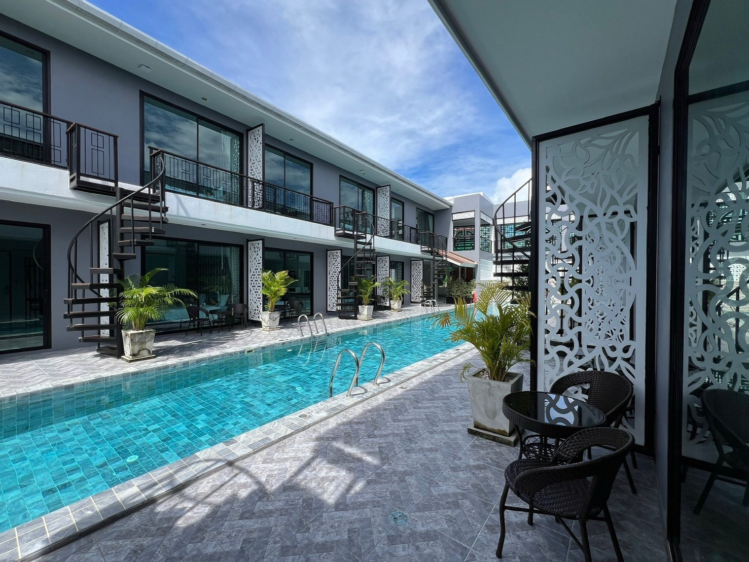 Chanakarn Pool Access Hotel