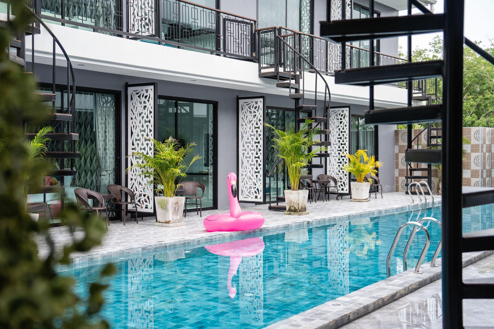 Chanakarn Pool Access Hotel