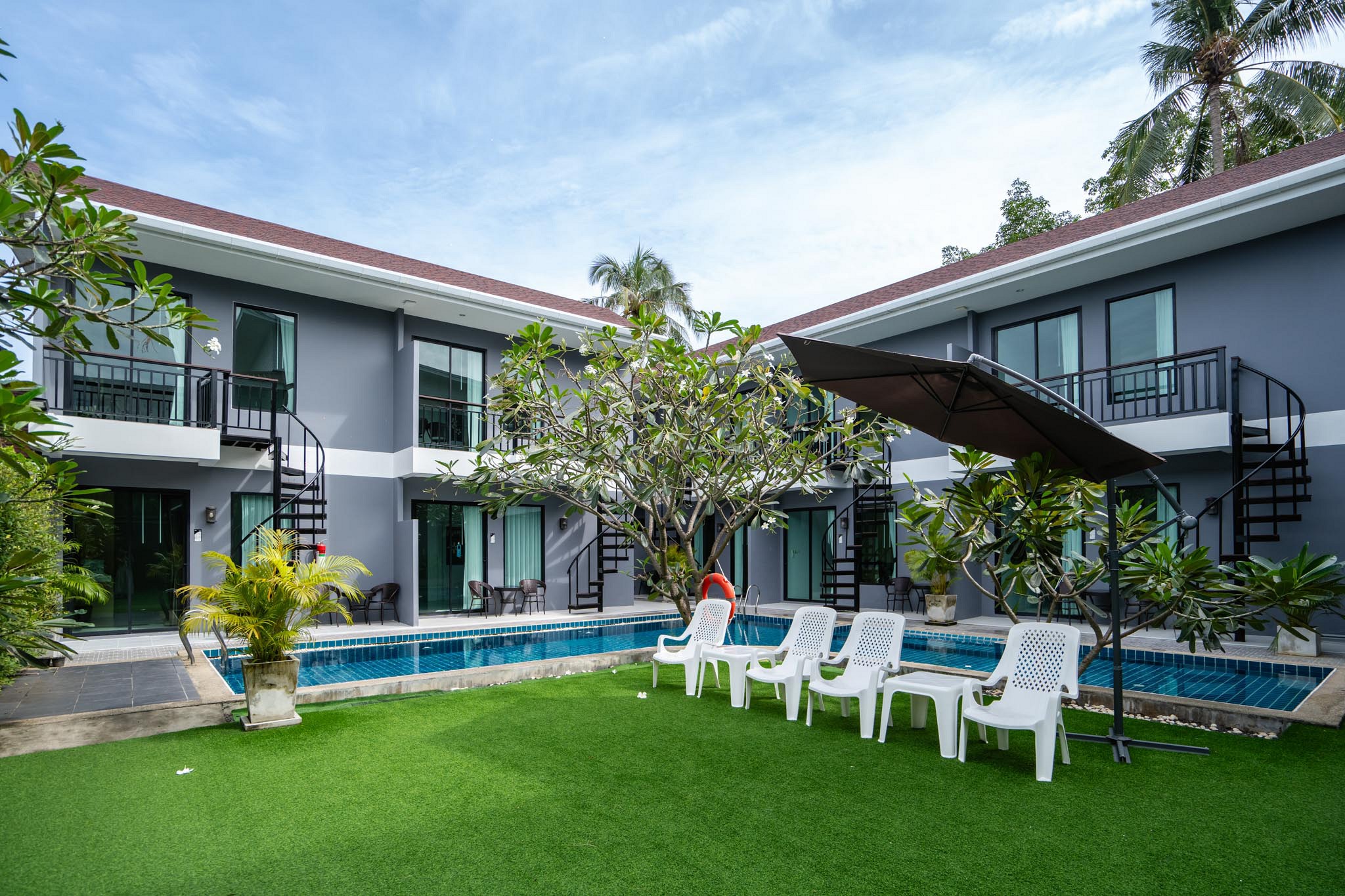 Chanakarn Pool Access Hotel