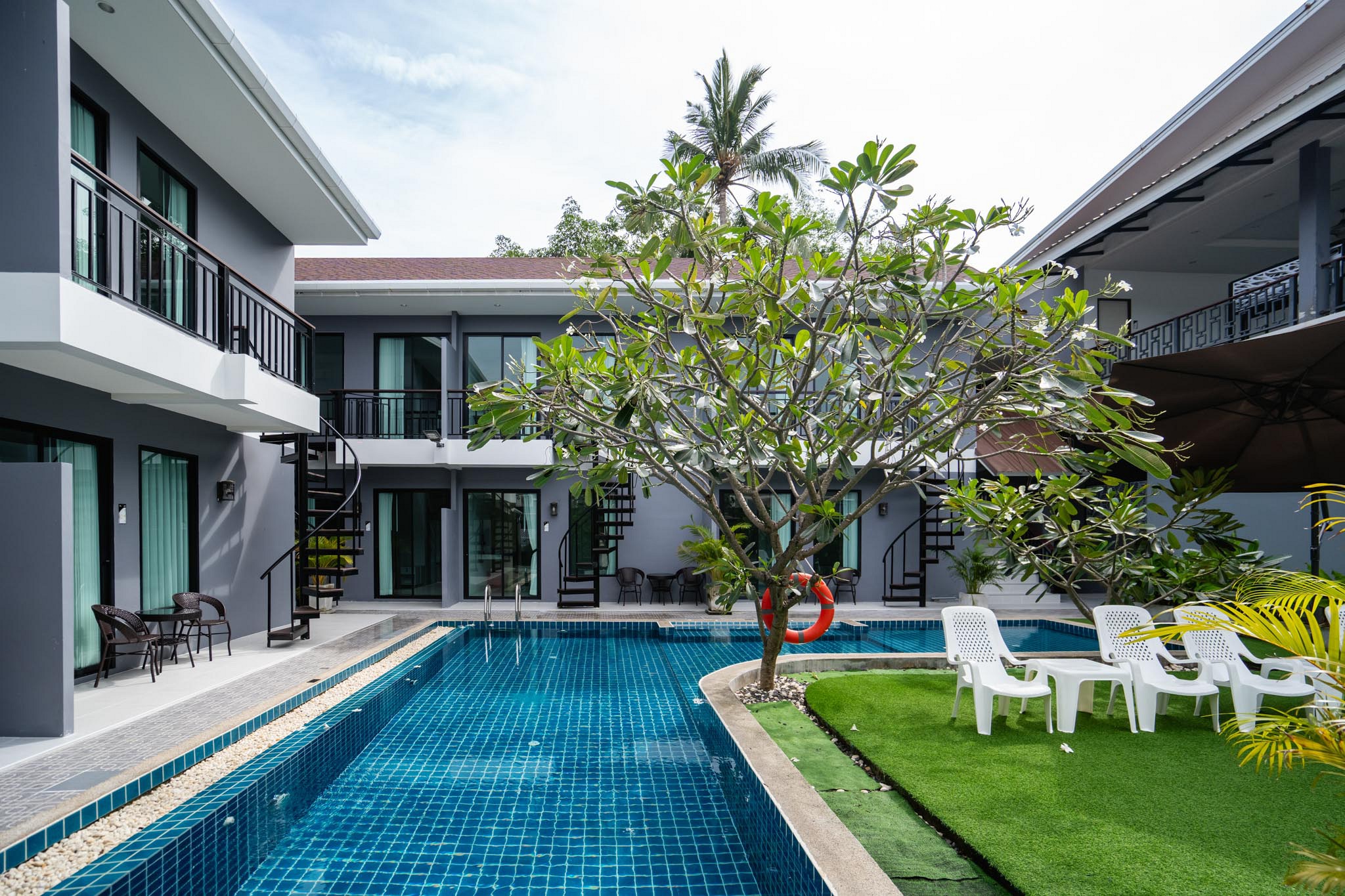 Chanakarn Pool Access Hotel