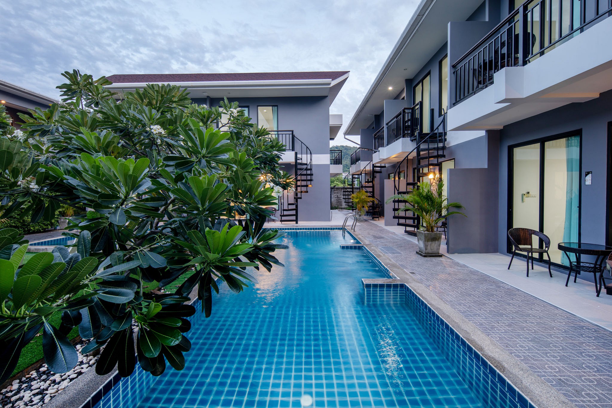 Chanakarn Pool Access Hotel