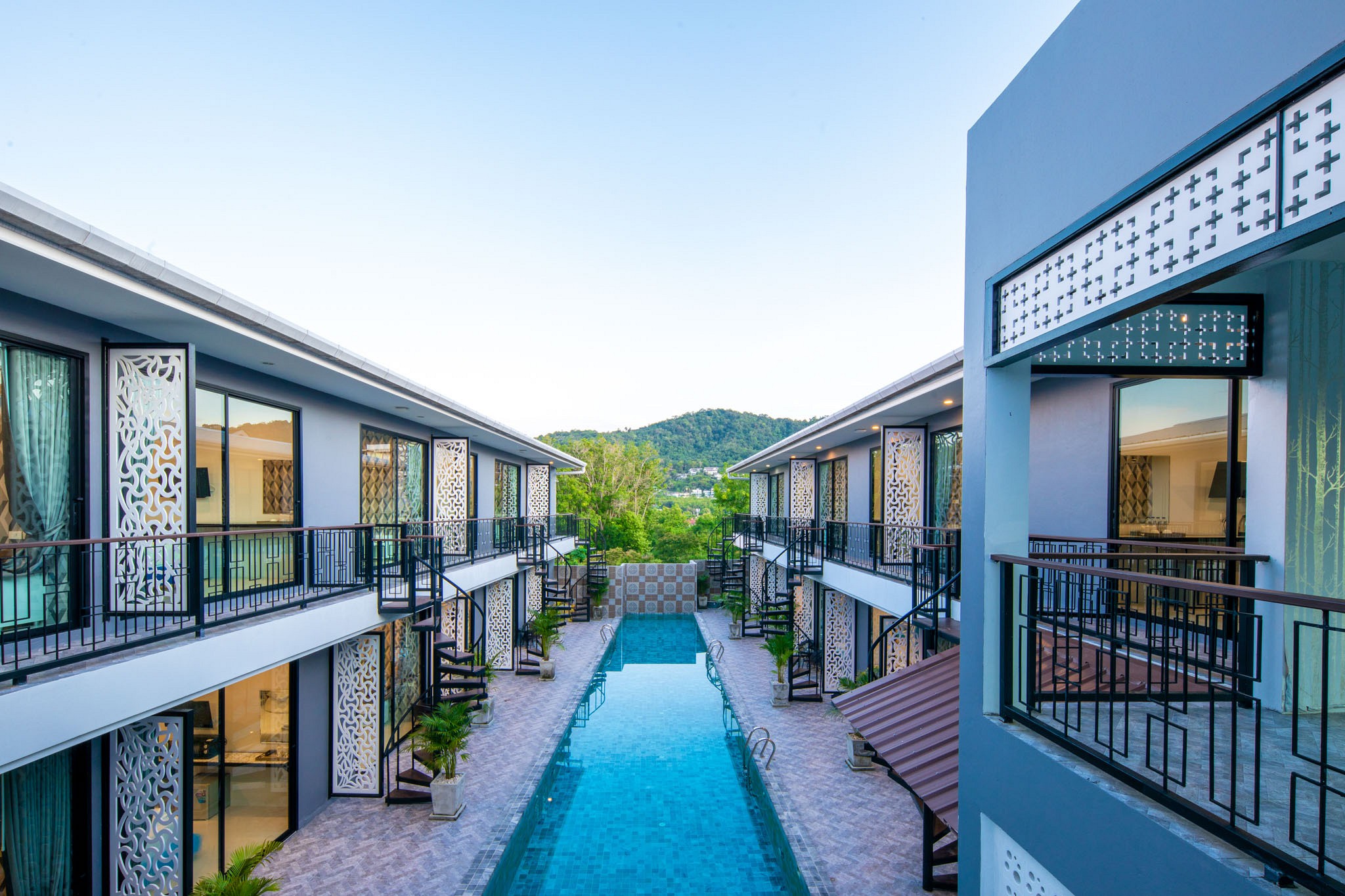 Chanakarn Pool Access Hotel