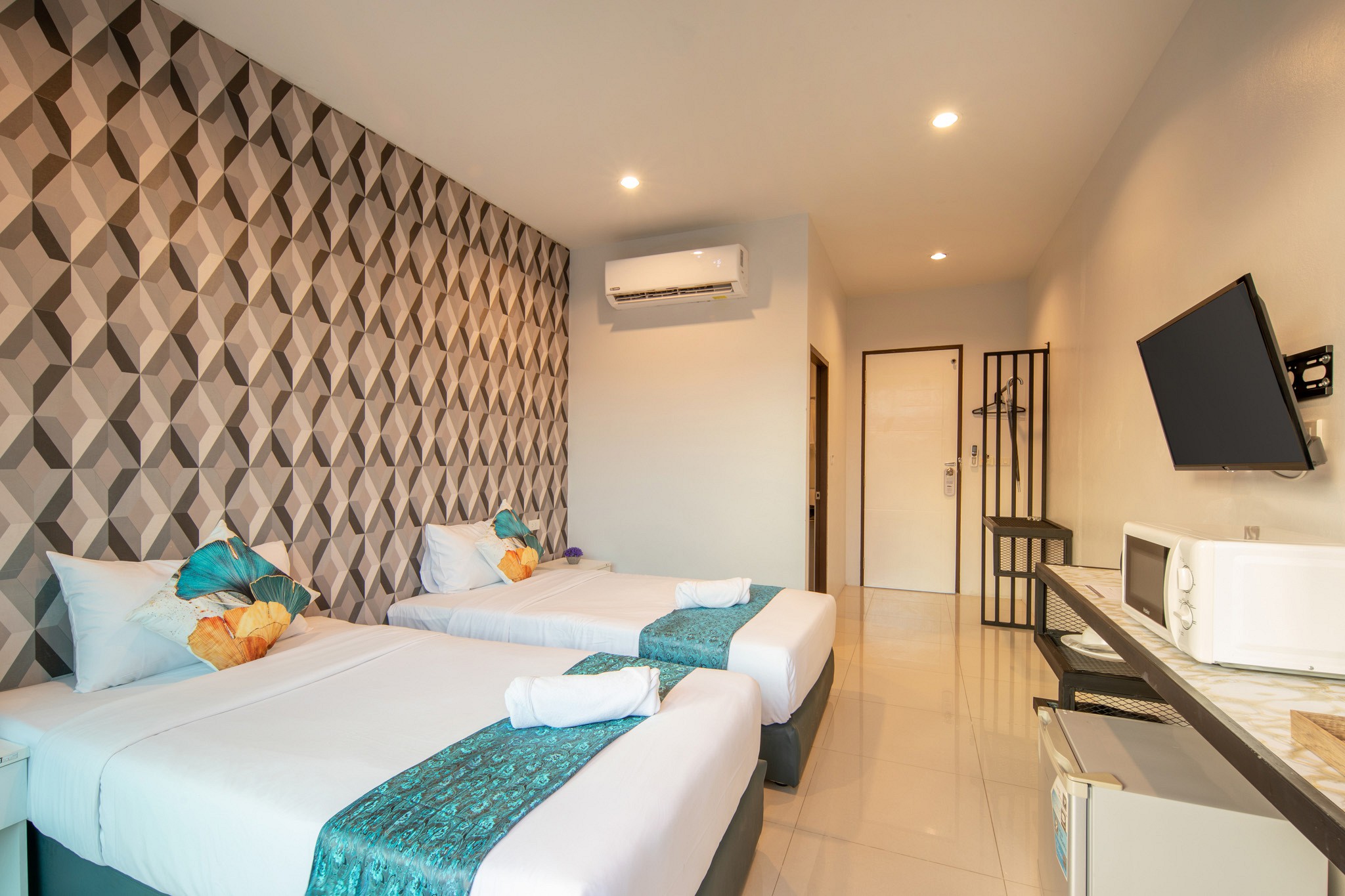 Chanakarn Pool Access Hotel